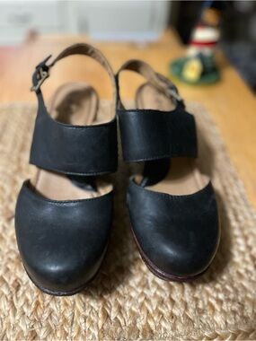boc Black Leather Closed-Toe Slingback Sandals